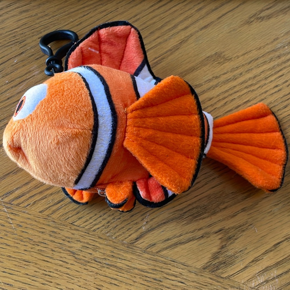 Disney Pixar FINDING DORY Nemo Clown Fish plush clip w/Tag 7"...zipper pocket